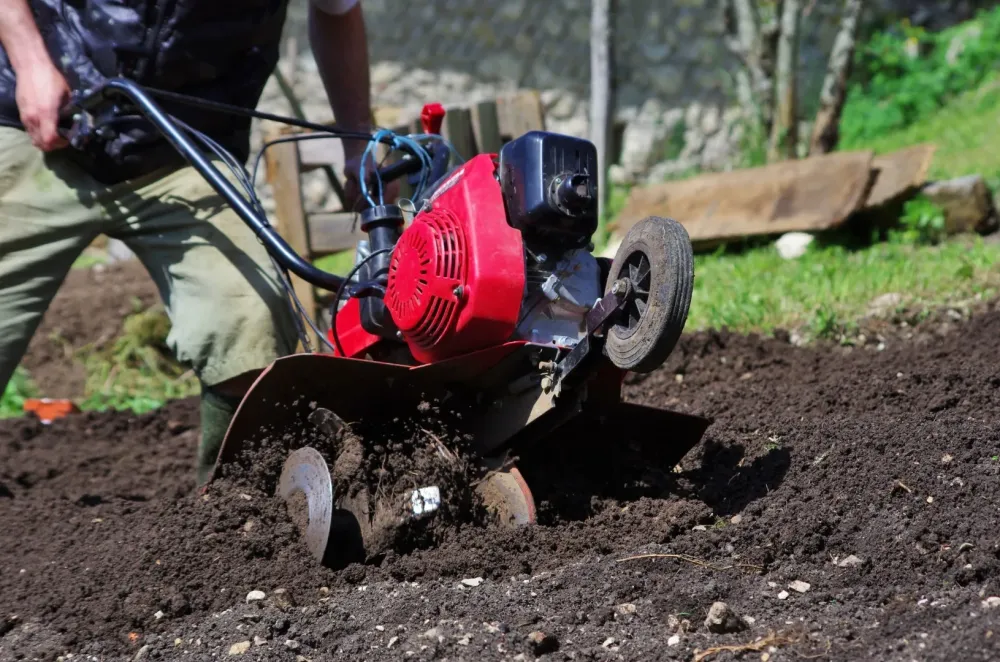 Husqvarna près de Bazouges-la-Pérouse
